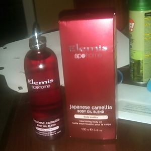 Japanese camilla oil