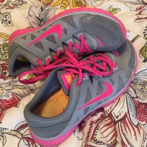 Nike Tennis Shoes