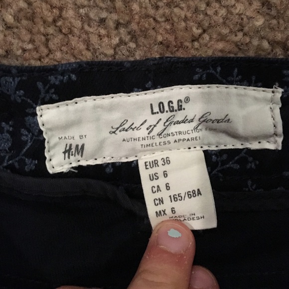 H&M floral print jean shorts - Picture 2 of 2