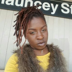 Meet your Posher, Folashade