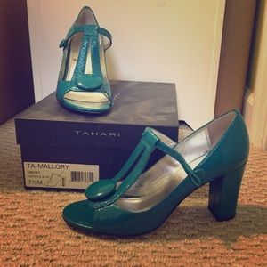 Tahari size 7.5 blue heels!