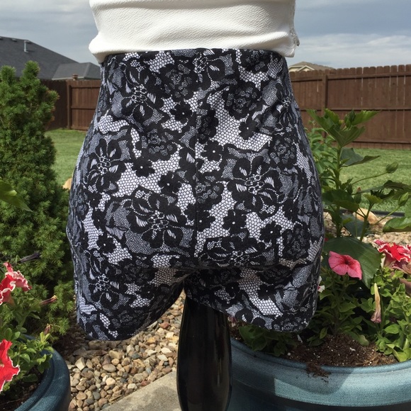 High waisted Black lace patterned shorts w buttons - Picture 3 of 4