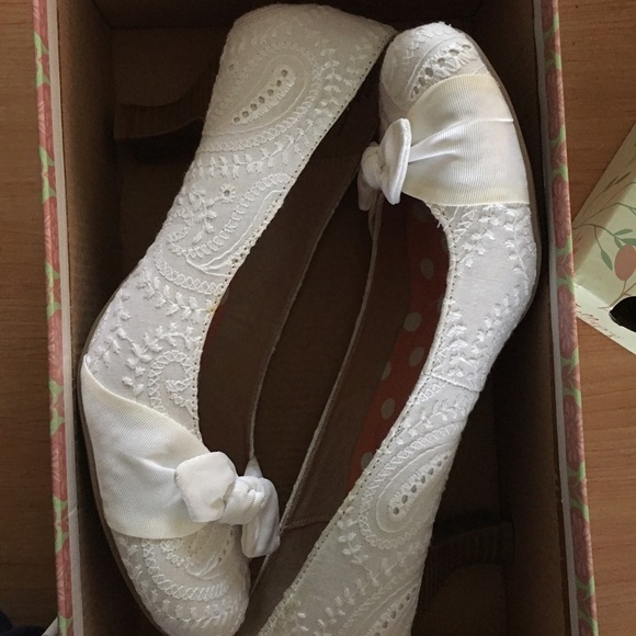 White Lace Kitten Heels