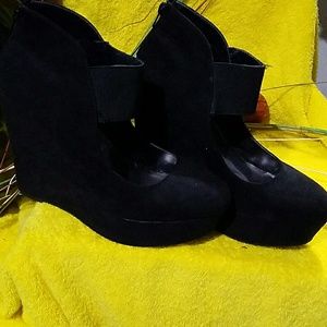 Once worn size 10 Black Platform Wedge
