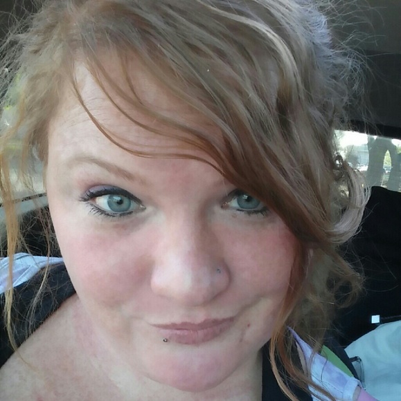 Meet your Posher, Kelsey - Picture 1 of 1