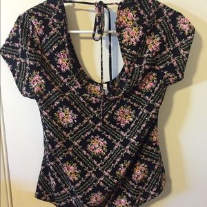 Floral shirt that's open in the back