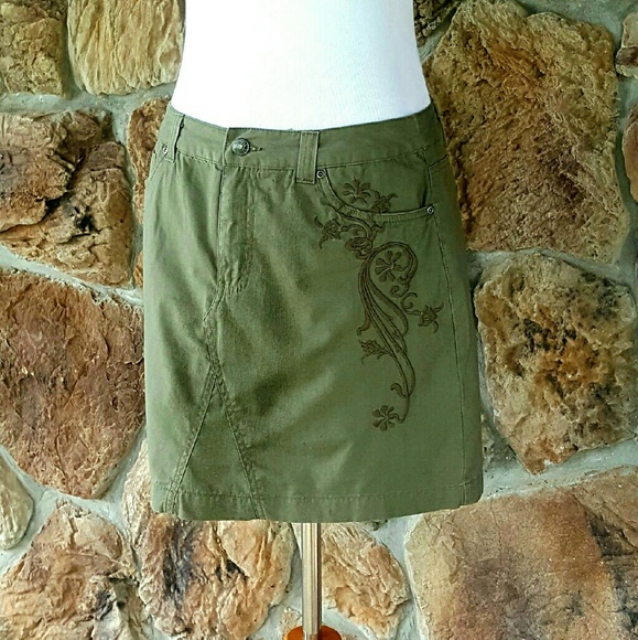 Sonoma Embroidered Skorts in Olive Green