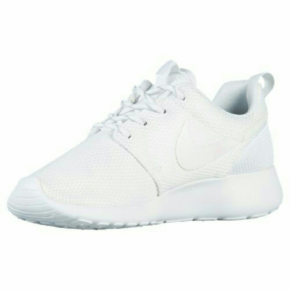 White Nike Roshe Run - Picture 3 of 3