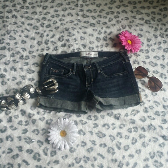 Hollister So Cal Stretch jean shorts!