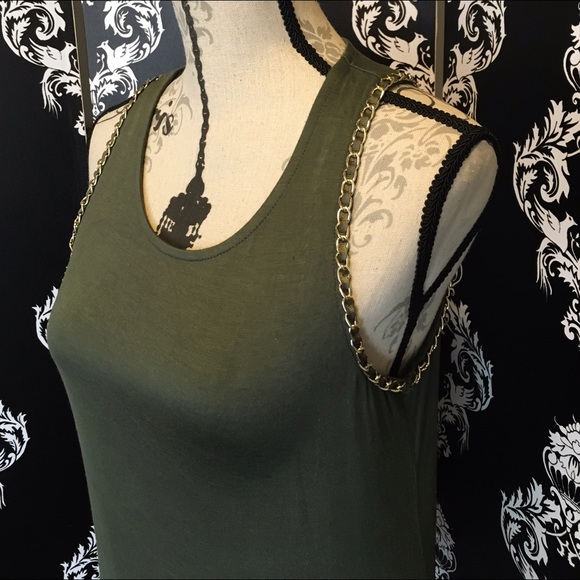 🍀 NWT! Military Green Tank w/ Chains & Cute Back! - Picture 3 of 4