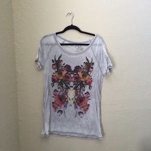 Deer skull with flowers graphic Tshirt