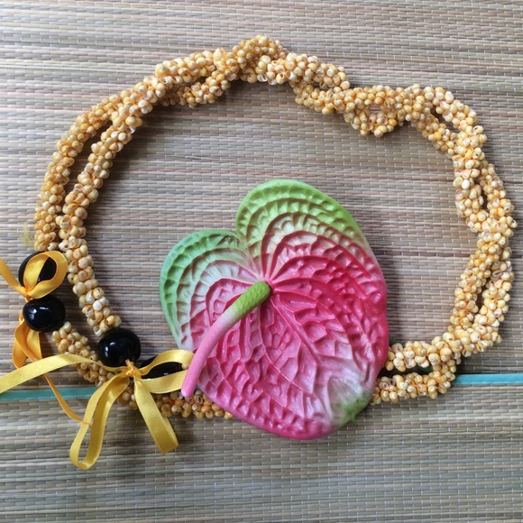 31" Yellow Small Shell Lei