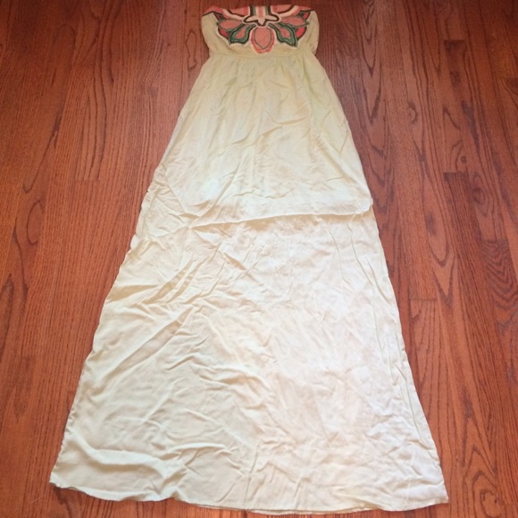 Sleeveless embroidered maxi