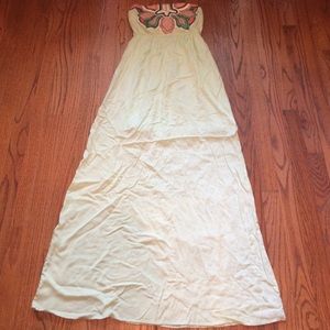 Sleeveless embroidered maxi