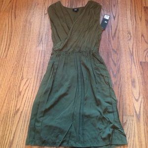 V neck sun dress. NEW WITH TAGS.
