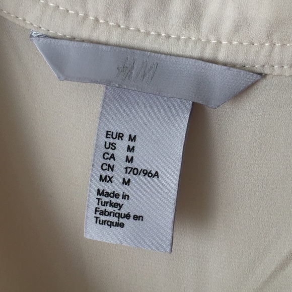 🚫SOLD!🚫 H&M Sleeveless Blouse - Picture 4 of 4