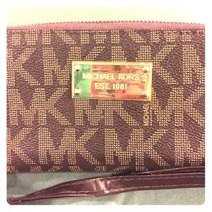 double zipper wallet with detachable wristlet