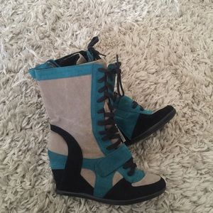 Heeled boots