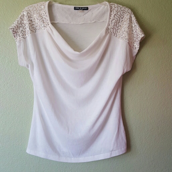 Cable & Gauge petite white scoop neckline