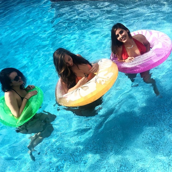 Meet your Posher, Hannah - Picture 2 of 3