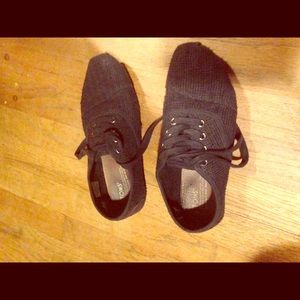 Toms black canvas lace ups