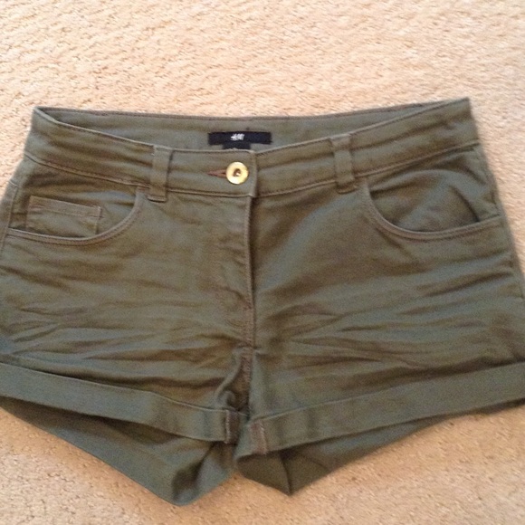 NEW LISTING! Cuffed Khaki Green Shorts