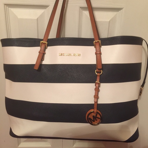 💥💥💥AUTHENTIC MICHAEL KORS TOTE 💥💥💥