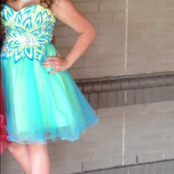 Formal Dress / Homecoming Dress - Picture 2 of 2