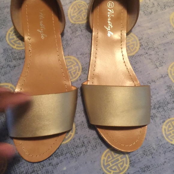 Sandals - Picture 2 of 3