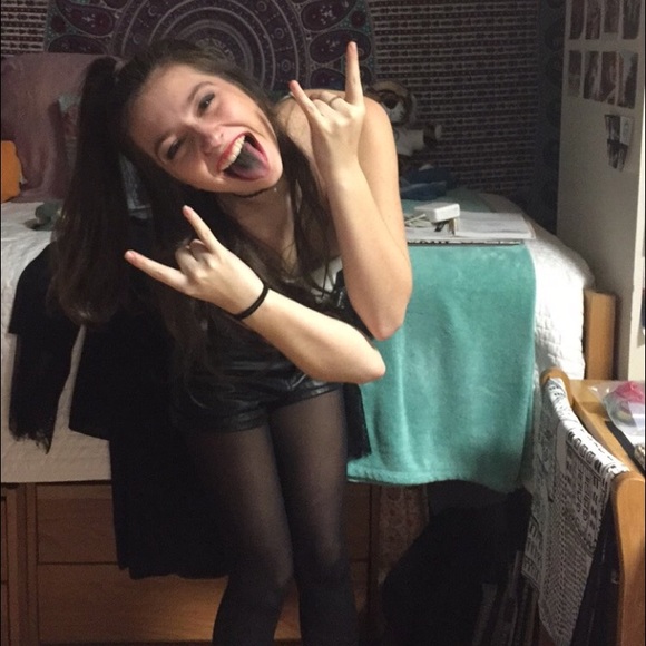 Meet your Posher! - Picture 3 of 3