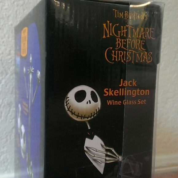 NEW nightmare before Christmas wine glasses - Picture 2 of 4