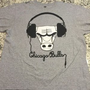 Grey Bulls shirt. XXL-fits like XL