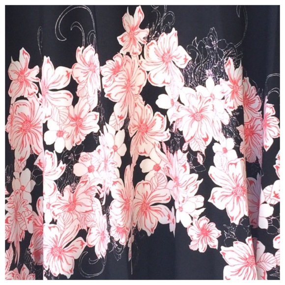 🚨Only One Left🚨 Size Medium Floral Kimono Top - Picture 3 of 4