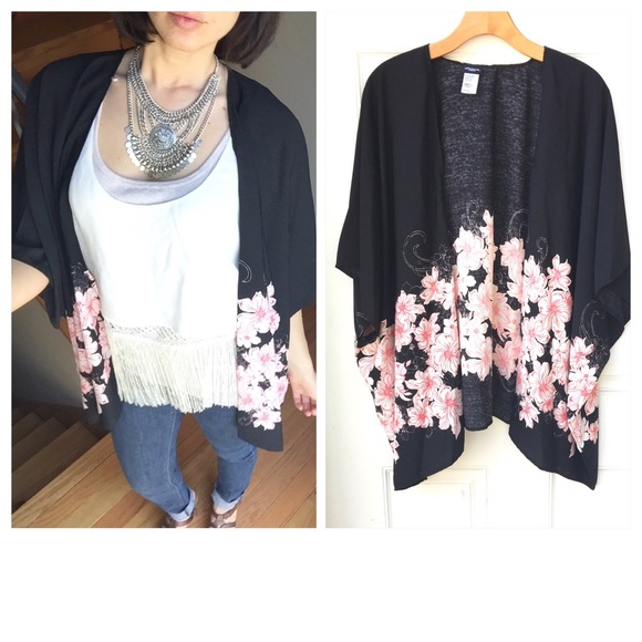 🚨Only One Left🚨 Size Medium Floral Kimono Top - Picture 4 of 4