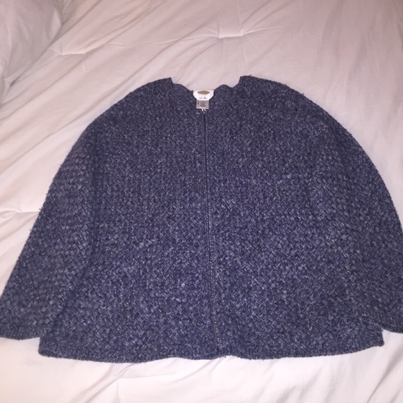 Gorgeous wool zip up cardigan- stock up for winter