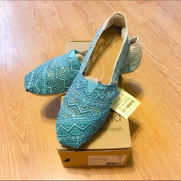 NIB TOMS turquoise ombré crochet. Discontinued!