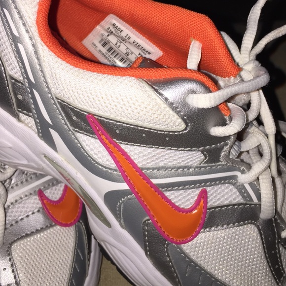NIKE Run - HOT Pink/Orange on white