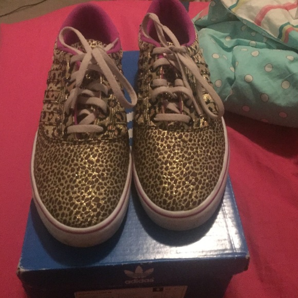 Adidas tennis shoes