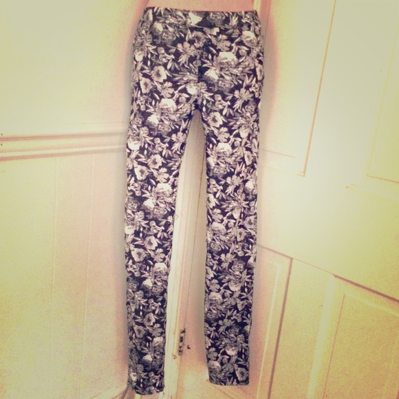 H&M floral pattern skinny jeans / jeggings.