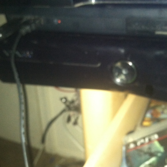 Xbox 360 new with 5 games and 2 controlers