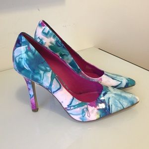 BCBGeneration Multi Color pumps