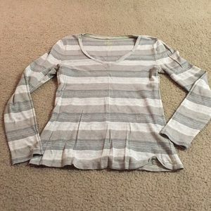 Striped long sleeve vneck tee