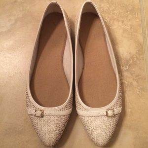 White/ Cream Dr. Scholl's Flats (8.5)