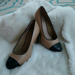 Fossil two toned leather pumps