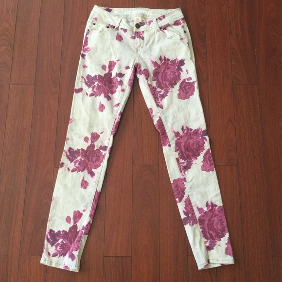 Floral Skinnies!! 💐🌻🌺🌸🌷