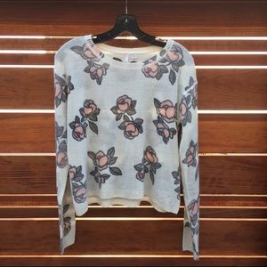 Cropped thin knit sweater with rose design.