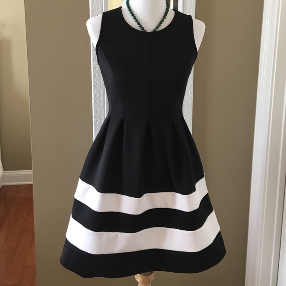 Apt. 9 Dresses & Skirts - SALE🎉 Host pick 💥💥💥Black and white APT9 dress