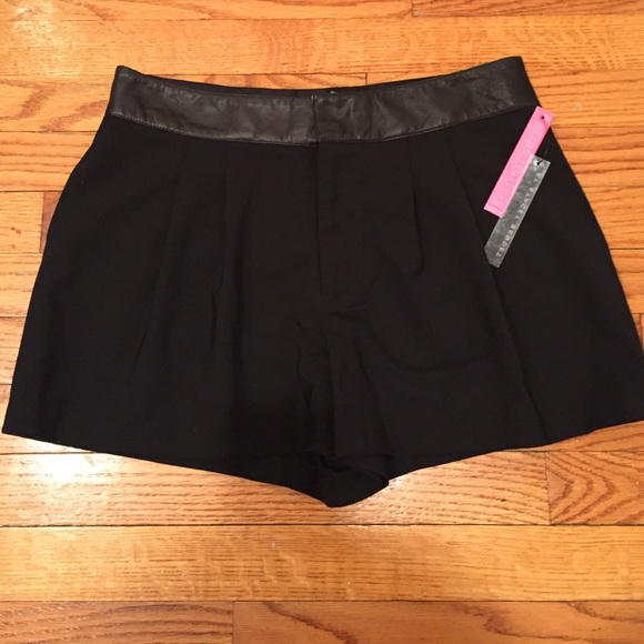 Alice + Olivia Pants - 🎉sale🎉Alice + Olivia shorts.