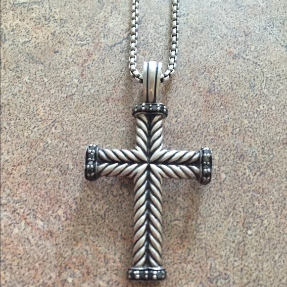 David Yurman chevron cross & chain with box