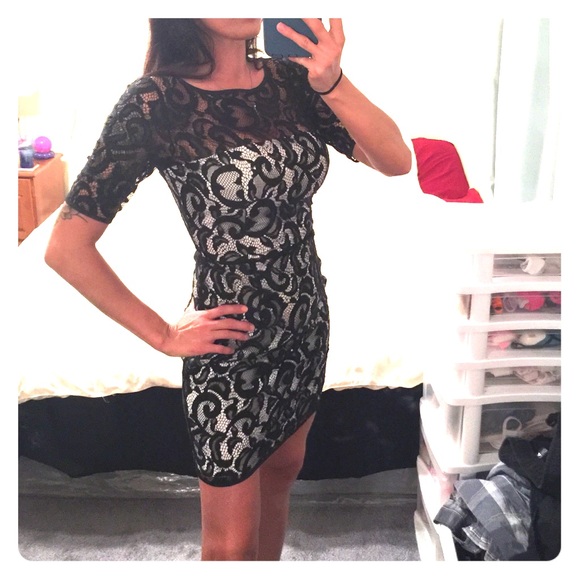 Classy white with black overlay Venus dress. Sz 6 - Picture 1 of 4